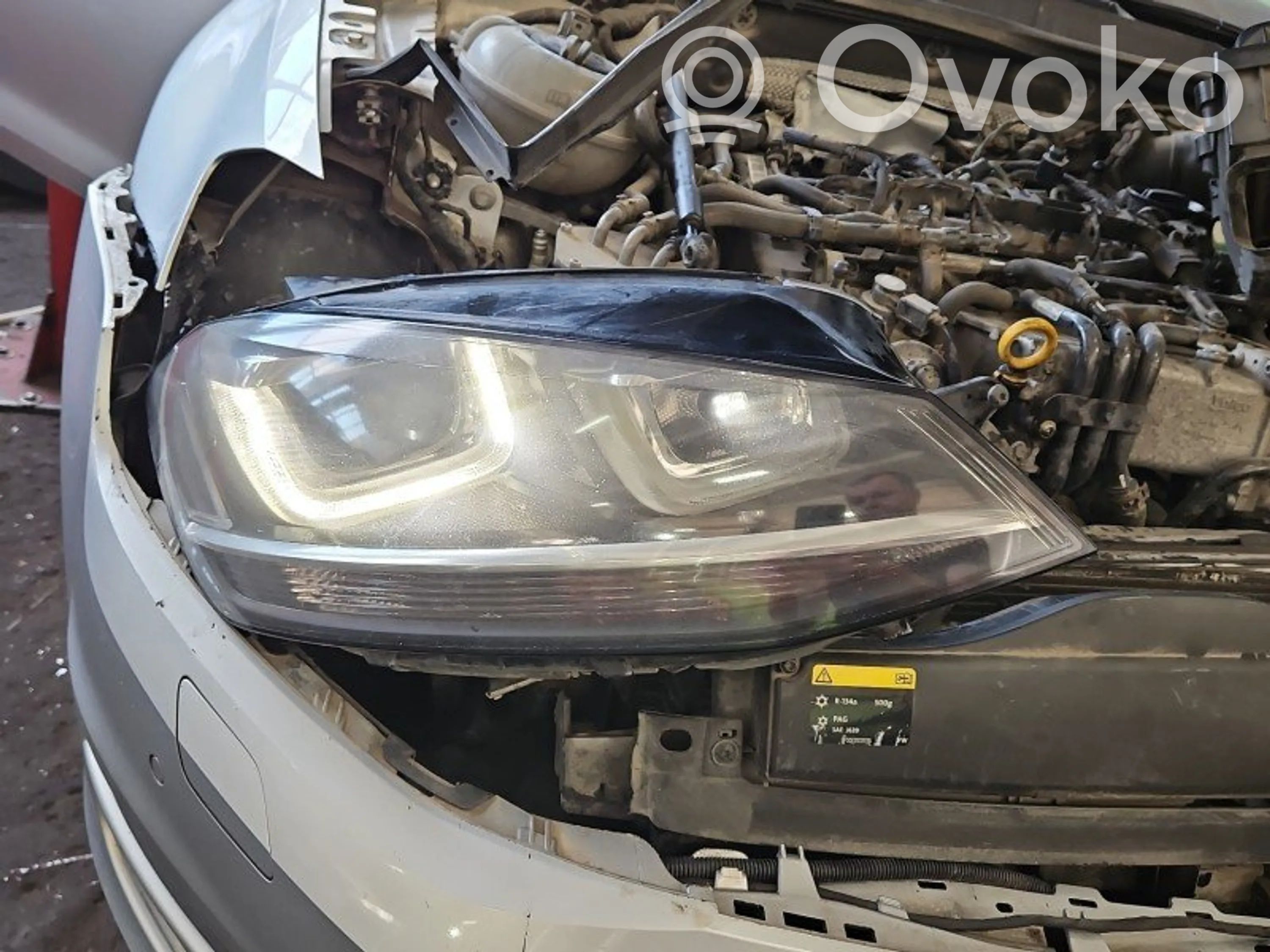 o-5853336f13b3820e582018470055da52-volkswagen_golf_vii_headlight_headlamp.jpg