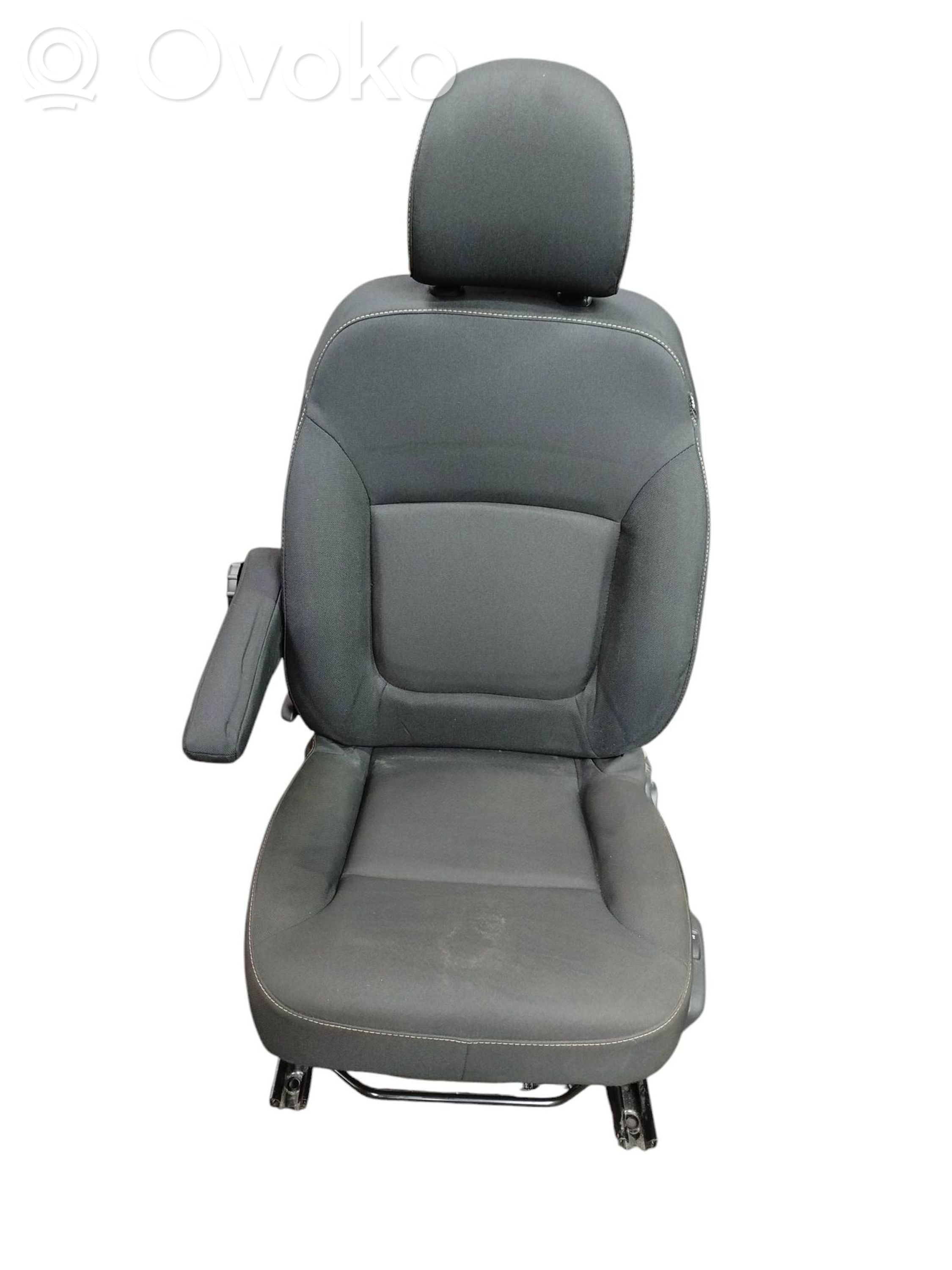 o-bceb27c8143a3081115021ba4e4b54f3-renault_trafic_iii__x82__priekine_vairuotojo_sedyne.jpg